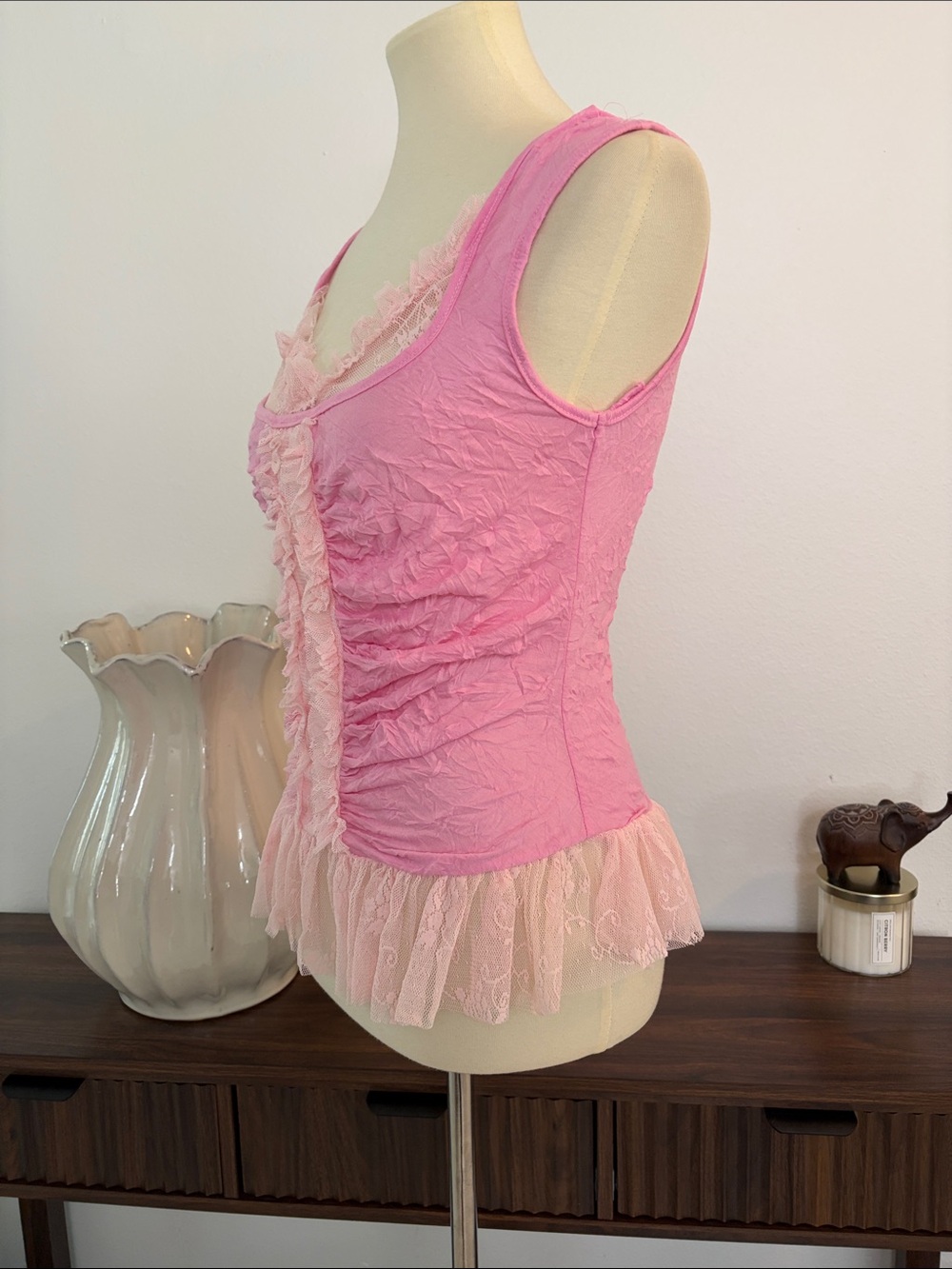 NWOT * TRUE LIGHT Pink Ruffle Lace Camisole Top - Picture 5 of 11